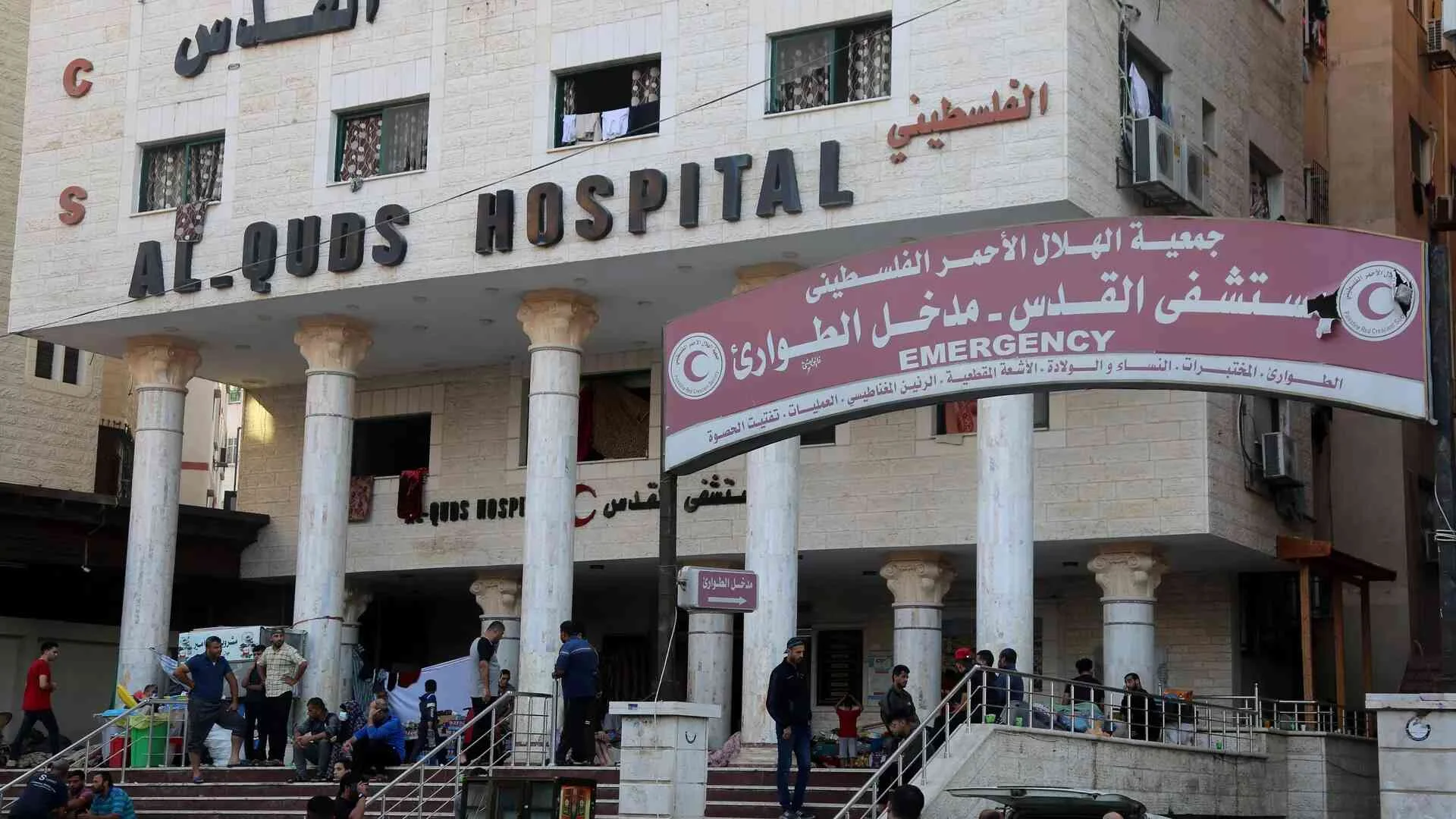 Кадры проведения операции в больнице "Аль-Кудс" в Газе без света