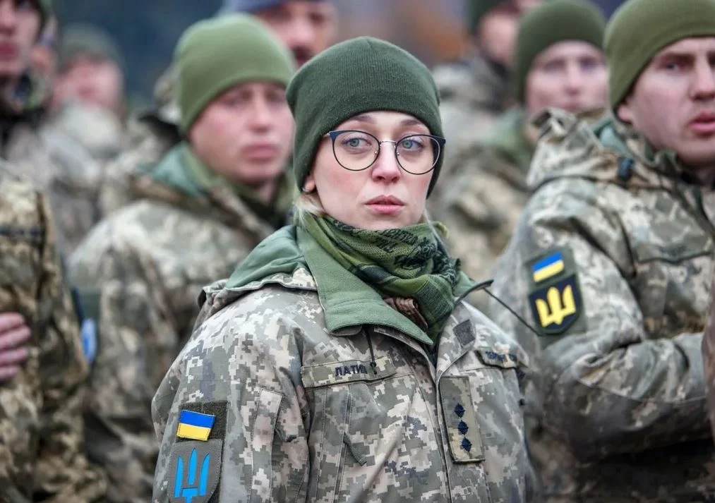 Всех на мясной штурм: на Украине собираются денацифицировать женщин