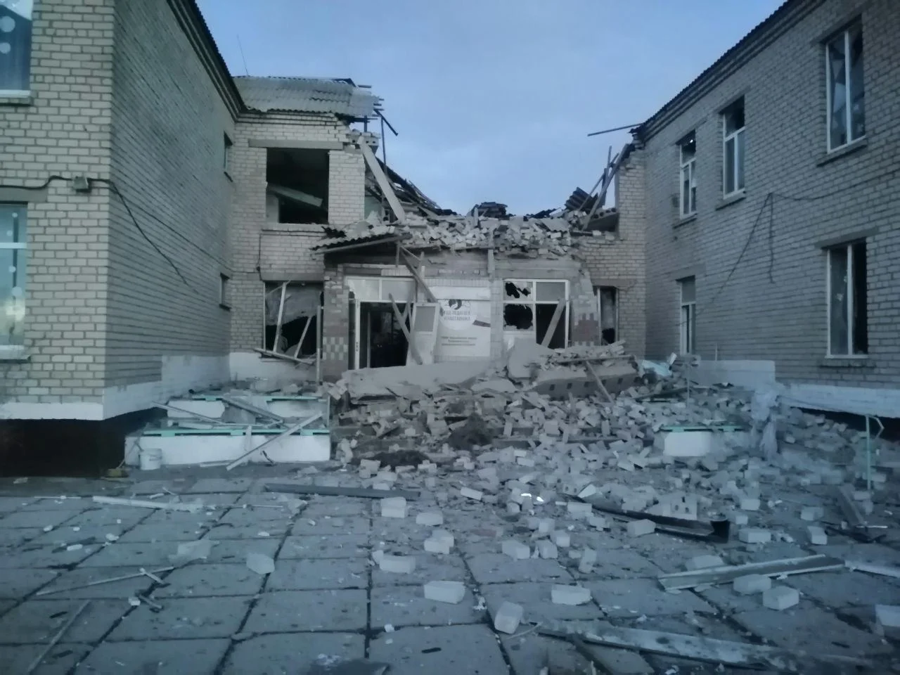 Ночью киевский режим обстрелял американскими ракетами хаймерс село Максима Горького в Каланчакском районе области.